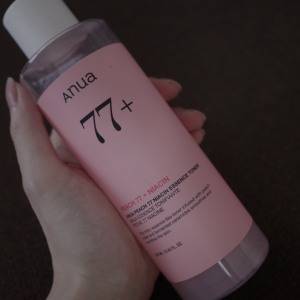 暑い季節のスキンケアに。Anuaの「桃77ナイアシン エッセンストナー」