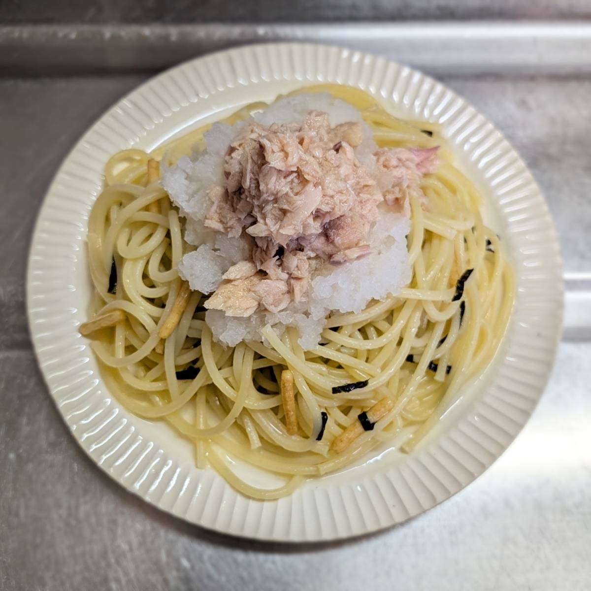 永谷園公式の「お茶づけの素で簡単！ツナと大根おろしのパスタ」のレシピ