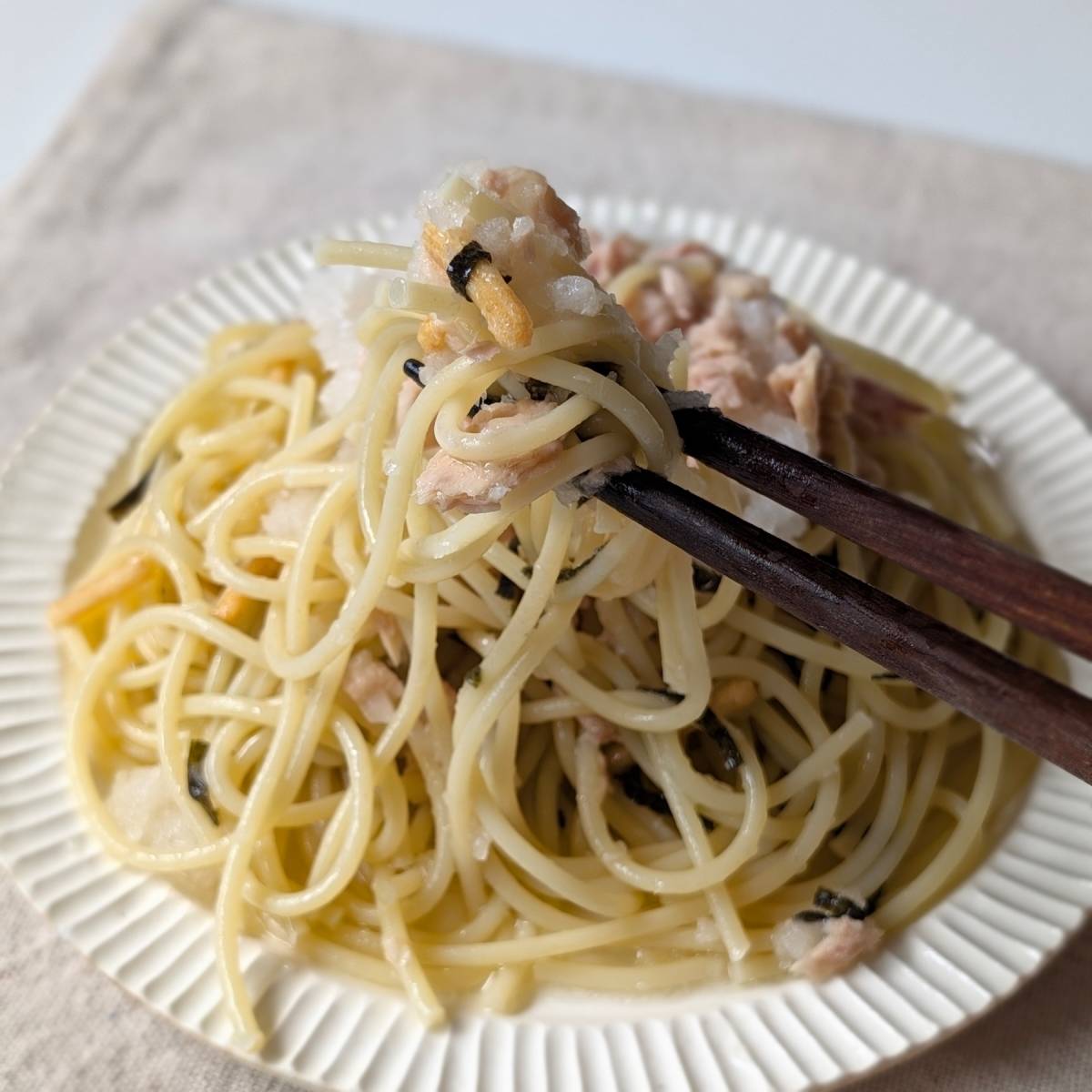 永谷園公式の「お茶づけの素で簡単！ツナと大根おろしのパスタ」のレシピ