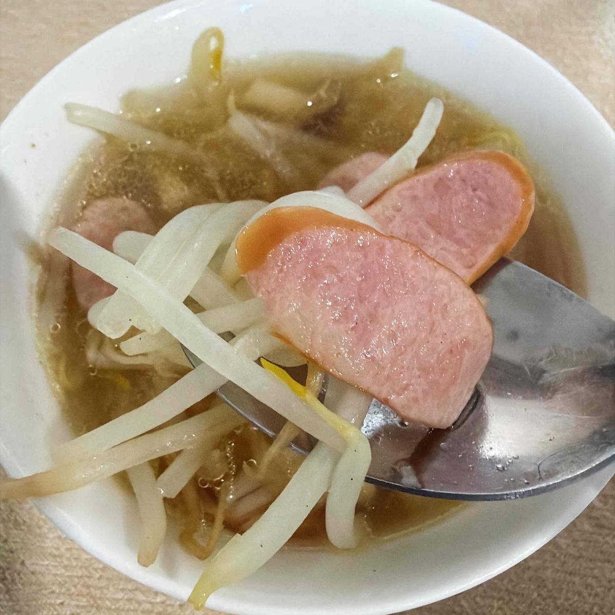 JAグループ公式の「もやしとソーセージと長ネギとしいたけのスープ♪」のレシピ