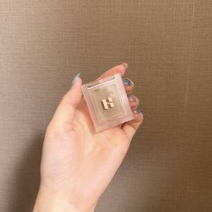 絶妙グレージュが便利♪ベースメイクの完成度が上がる「HOLIKA HOLIKA」コンシーラー SB12