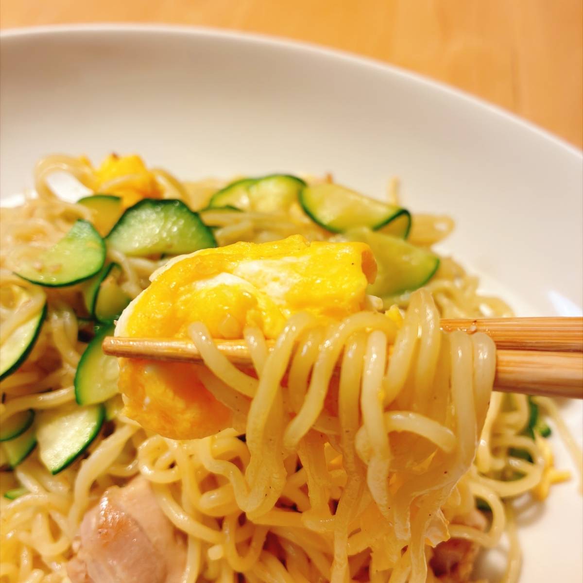 マルちゃん公式の「たっぷり野菜の親子焼そば」のレシピ