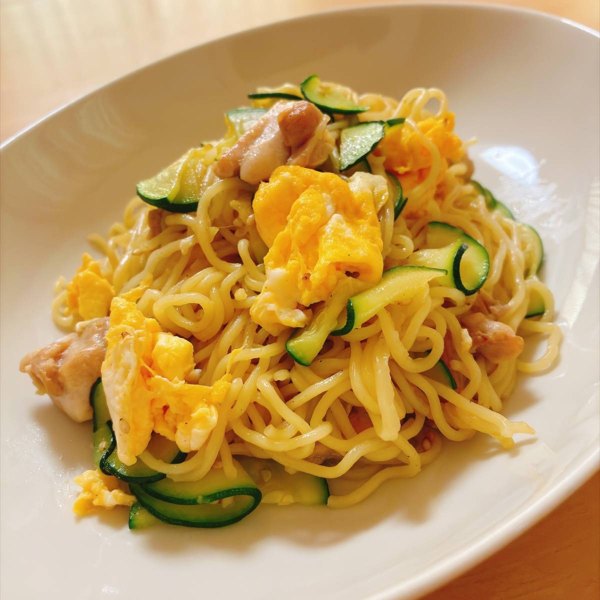 マルちゃん公式の「たっぷり野菜の親子焼そば」のレシピ