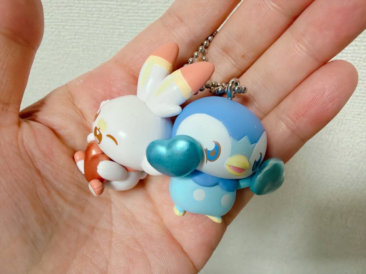 手のひらサイズのポッチャマとヒバニー