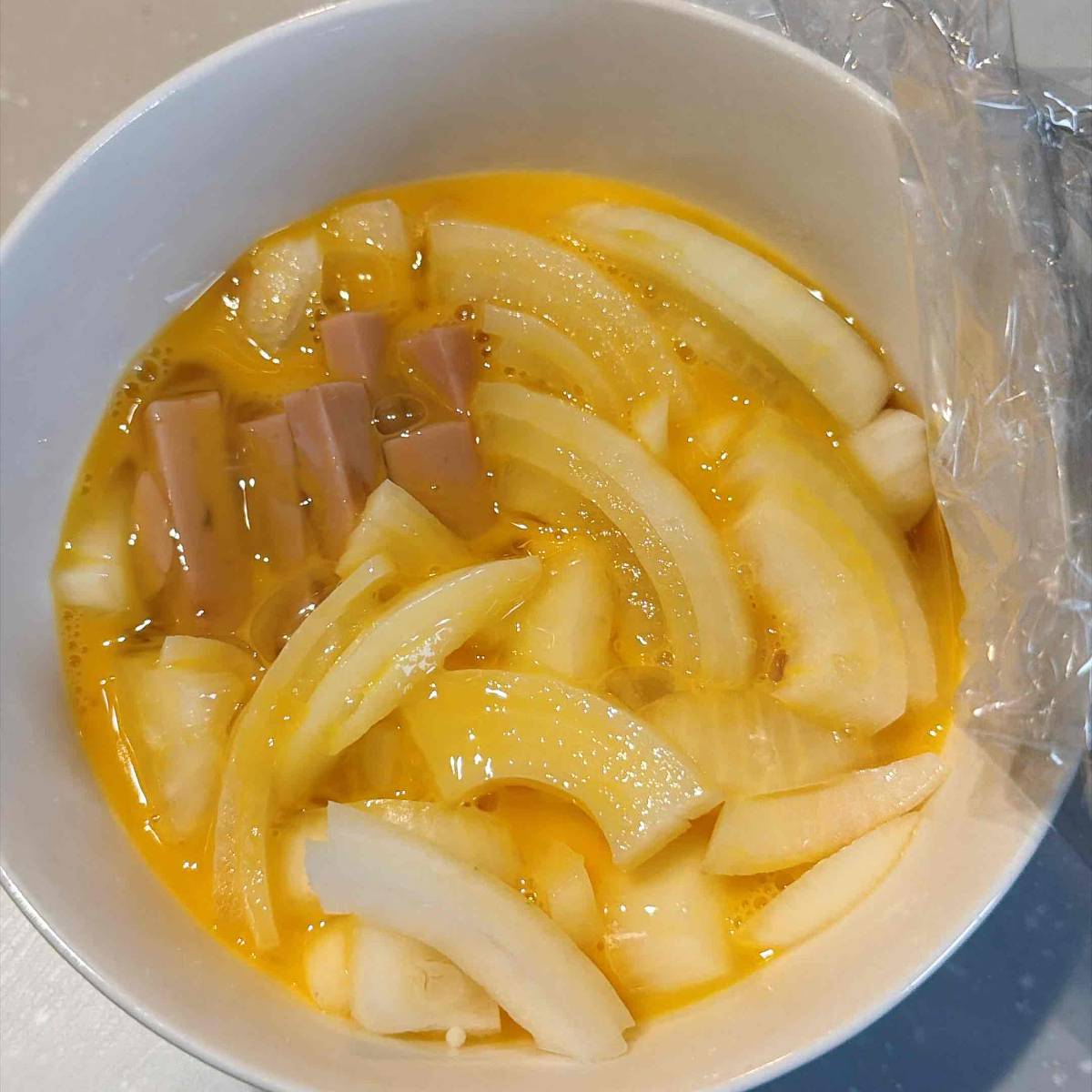 ニッスイ公式の「ソーセージのレンチン親子丼」のレシピ