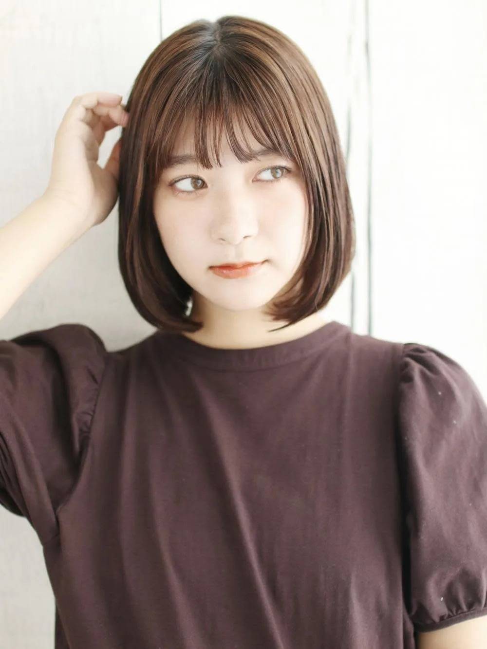 ワイドバングのシンプルボブ