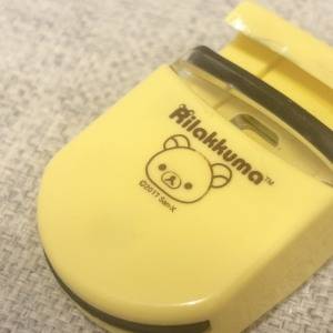 まつ毛をくるん♪可愛くて優秀「貝印×リラックマ」のコンパクトビューラー