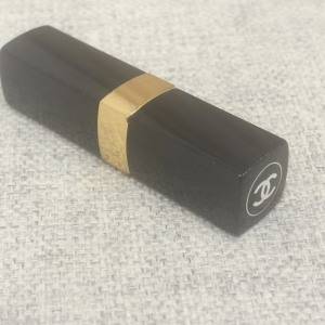 日常にさりげない贅沢感を。塗るたび気分が上がる「CHANEL」の名品リップバーム