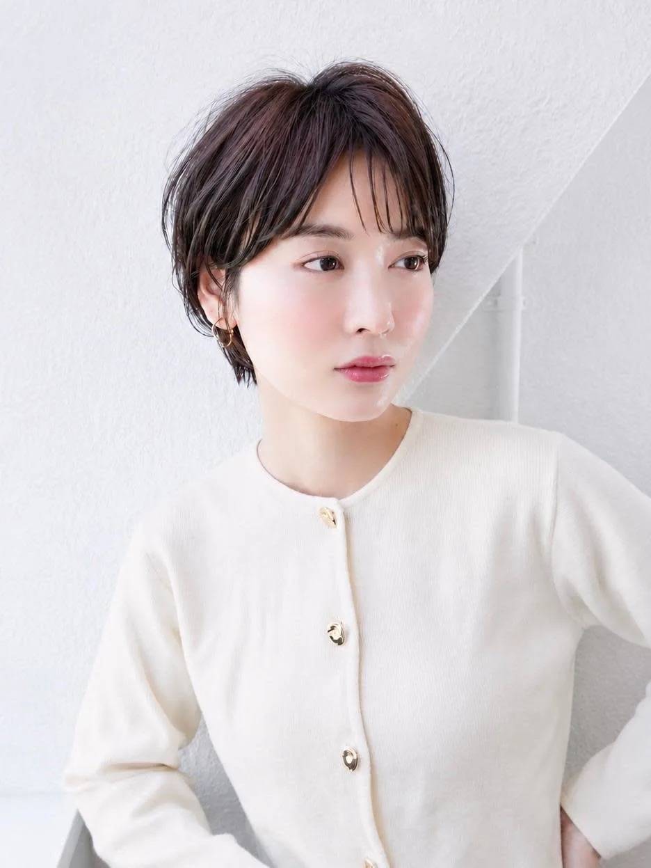 抜け感耳掛けショート