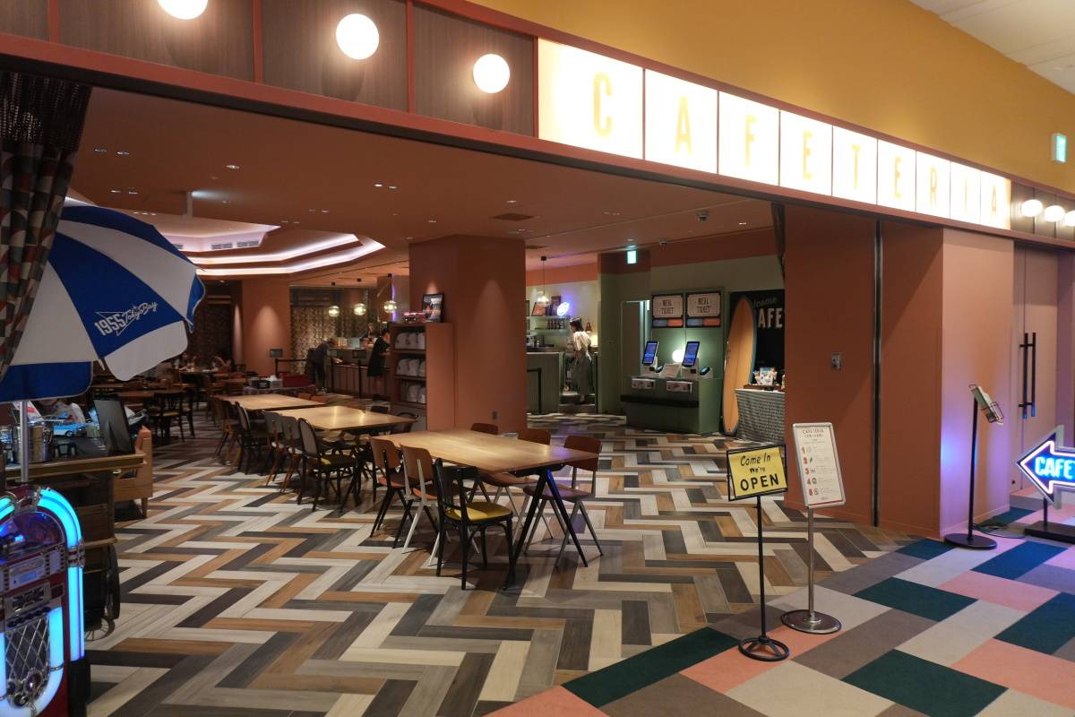 「Cafeteria」入り口