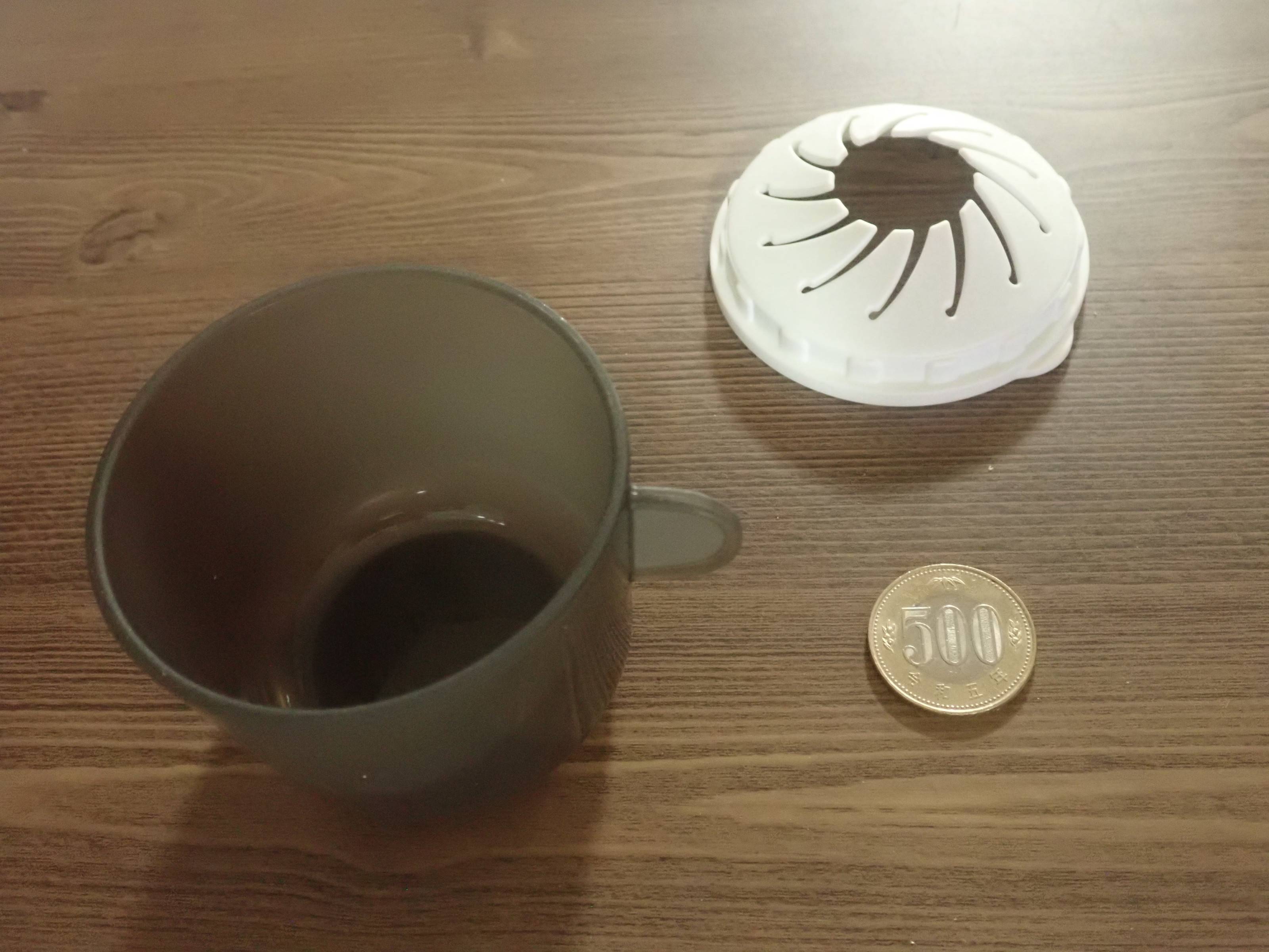 ダイソーのペットボトル取り付けコップ