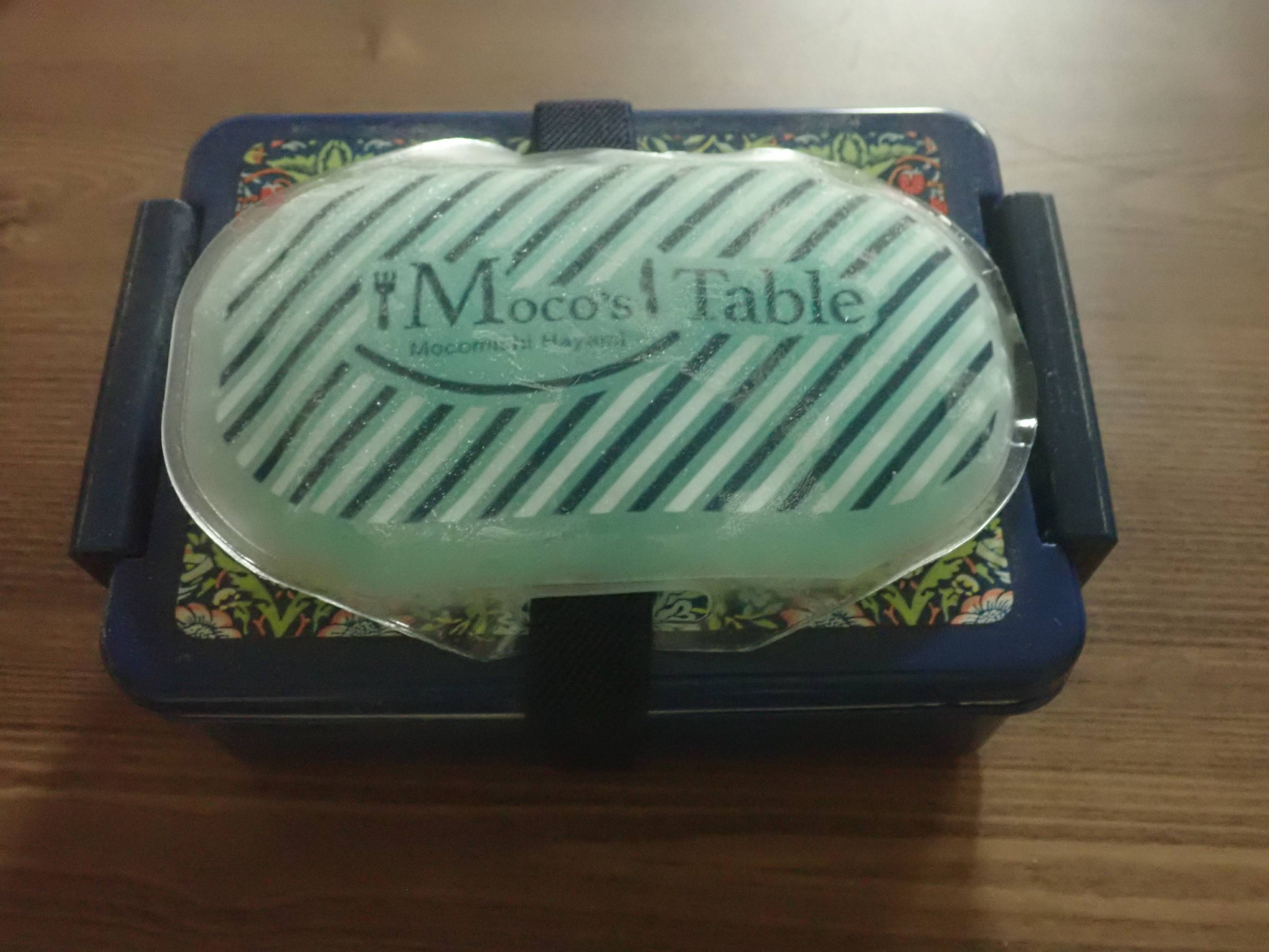 ダイソーのベルト付保冷剤 (Mocos Table)
