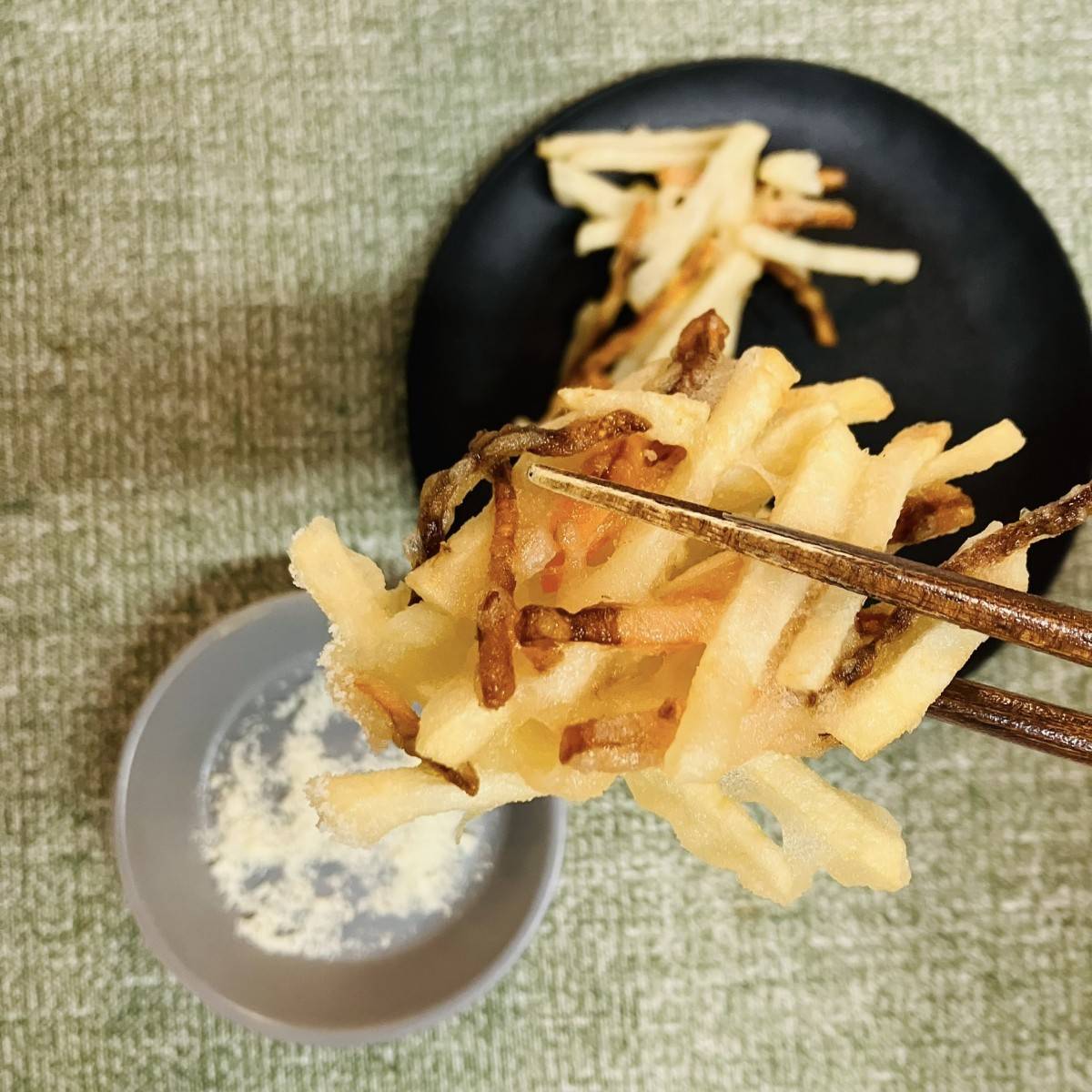 JAグループ公式の「じゃがいもと人参のかき揚げ　カレー塩で」のレシピ