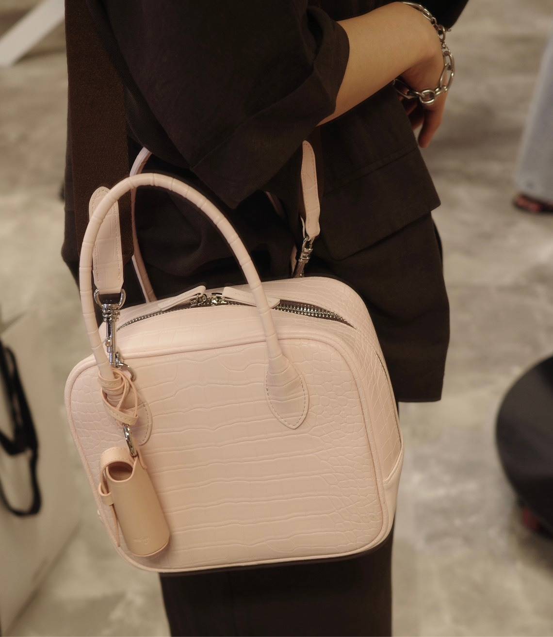 ajew(エジュー) croco squarebag