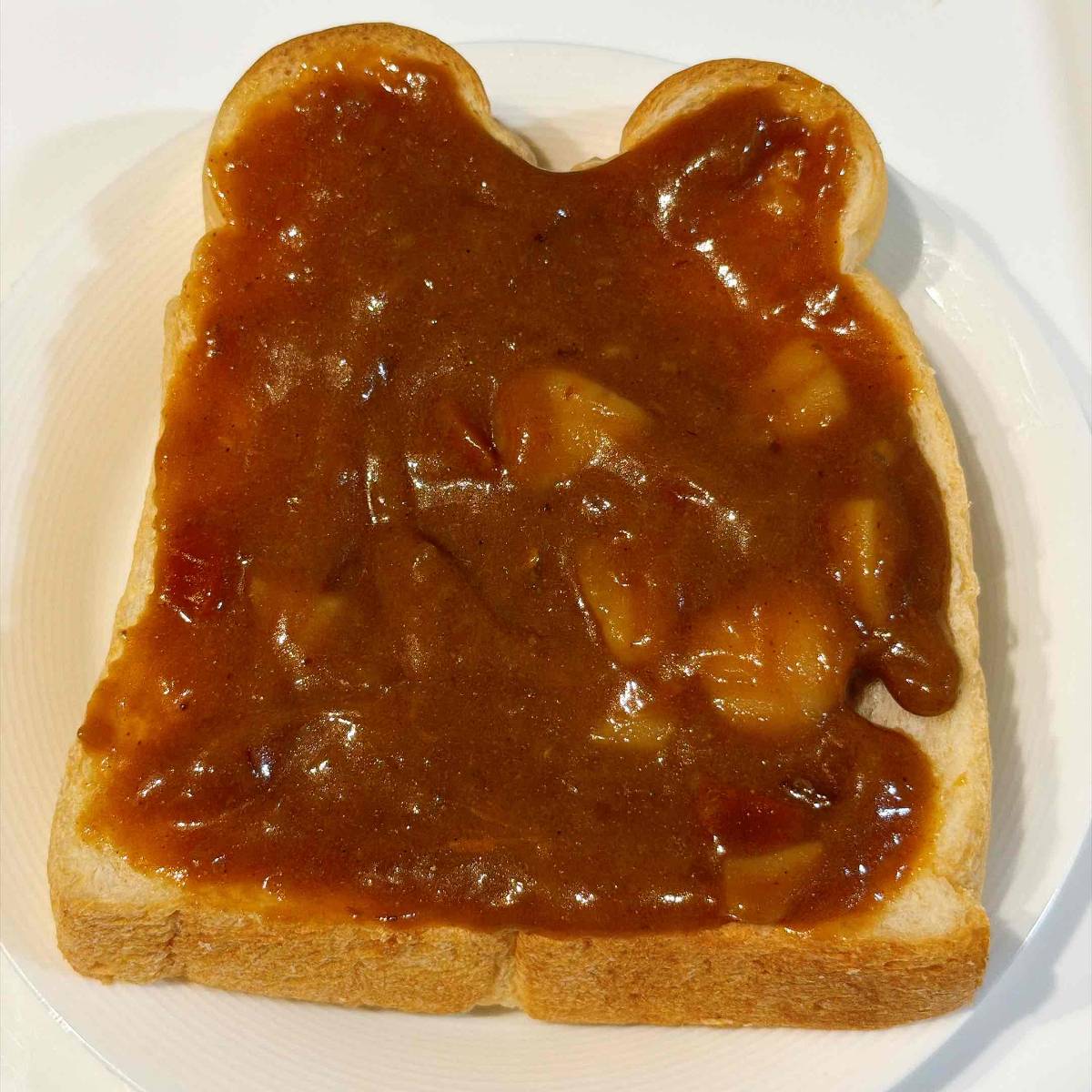 タカノフーズ公式の「納豆カレートースト」のレシピ