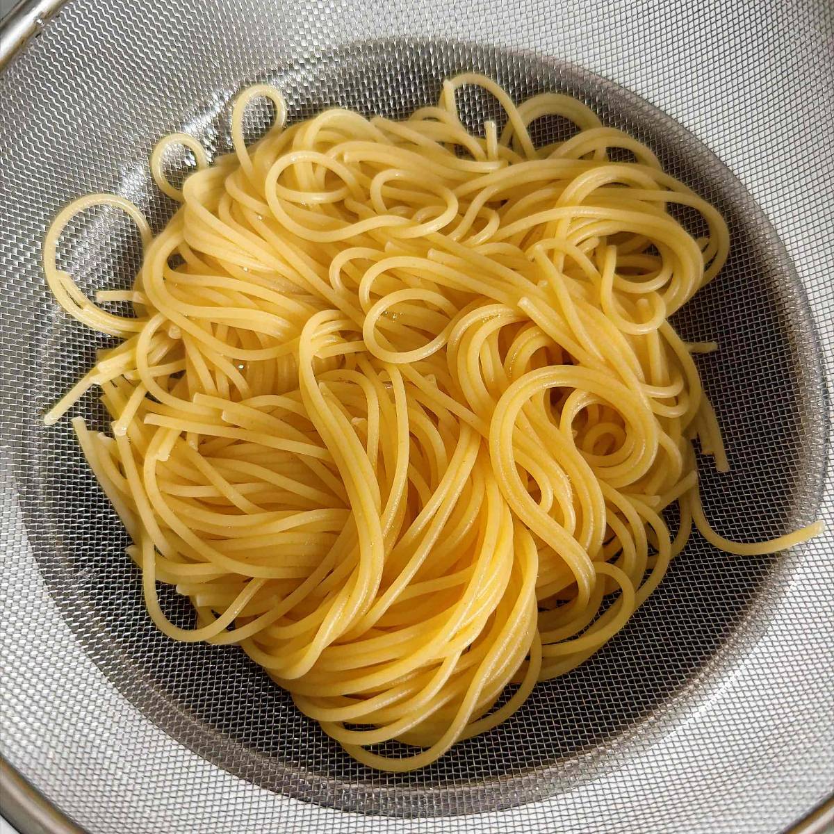 タカノフーズ公式の「釜玉納豆パスタ」のレシピ