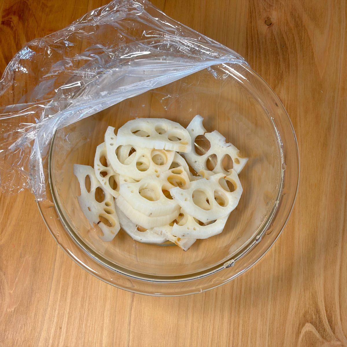 タカノフーズ公式の「れんこんときのこのマヨ納豆グラタン」のレシピ