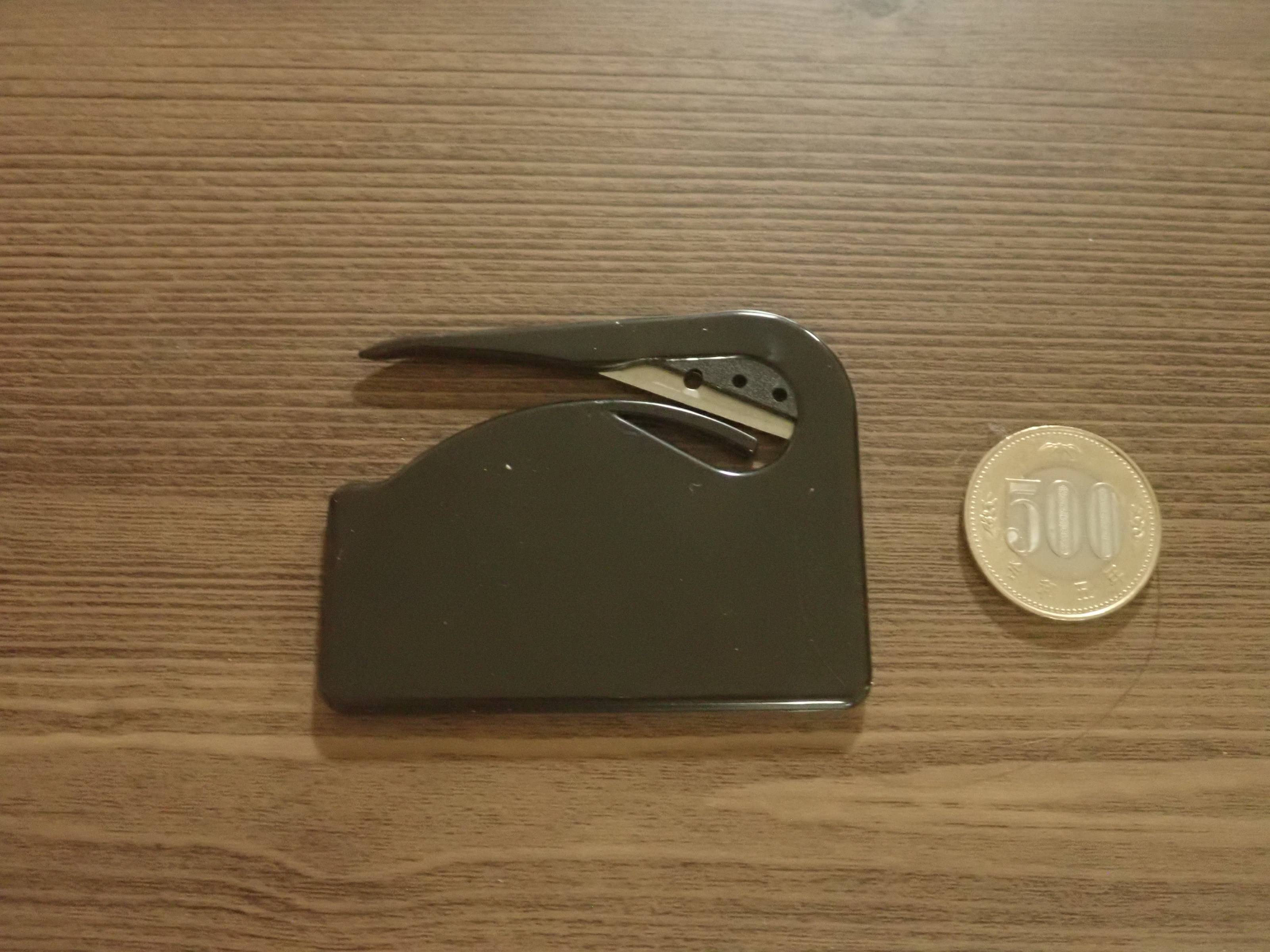 ダイソーの開封用カッター
