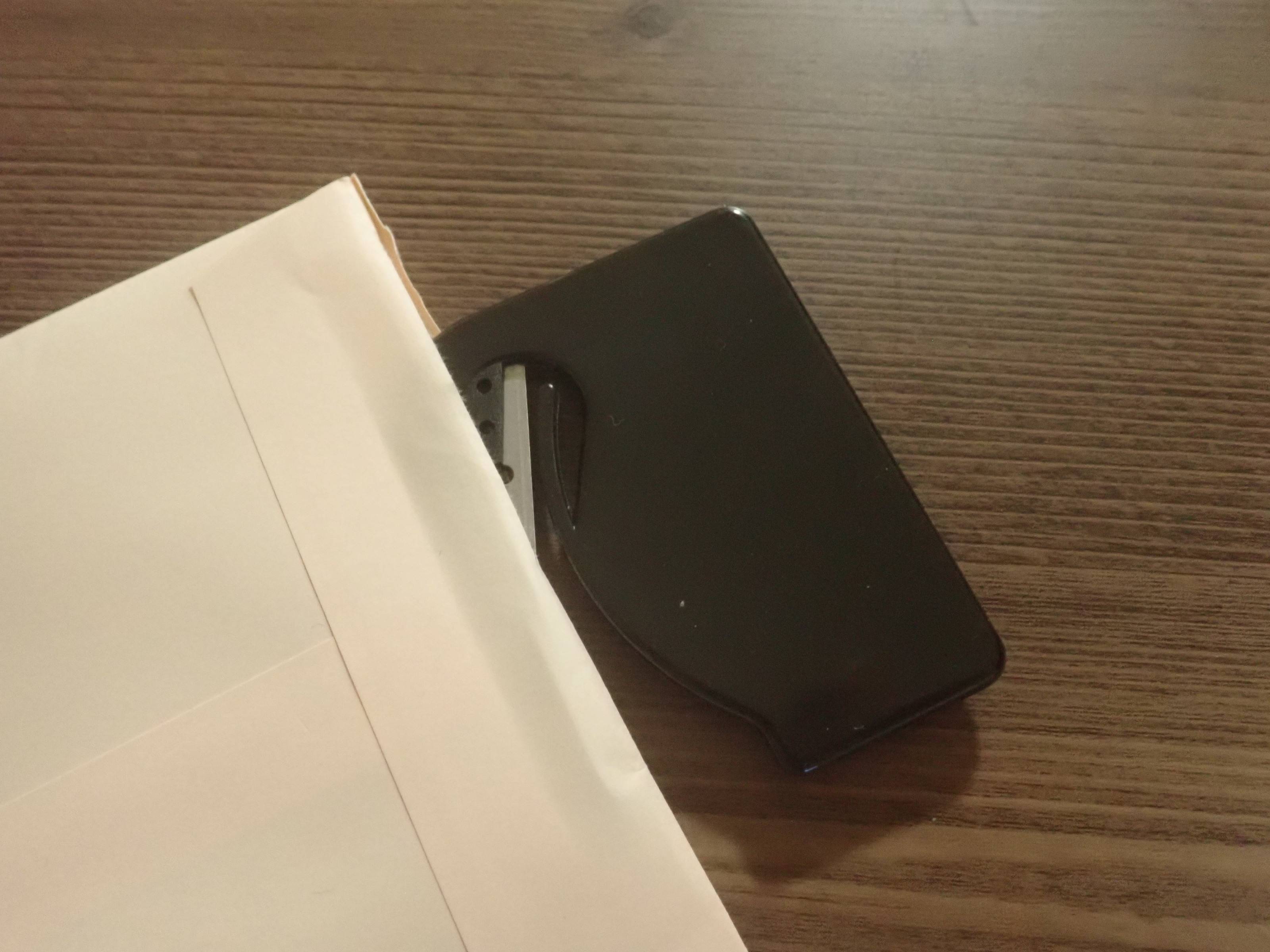 ダイソーの開封用カッター