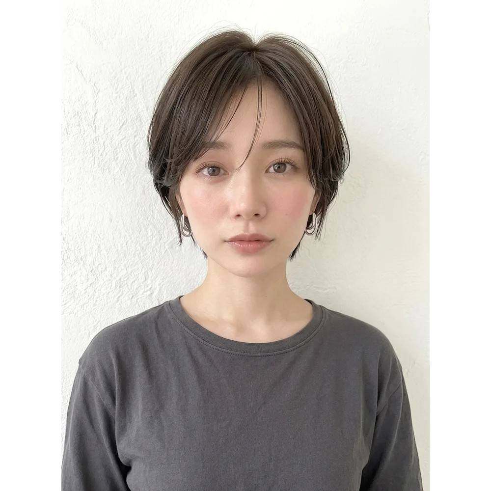 薄めバングのくびれショート