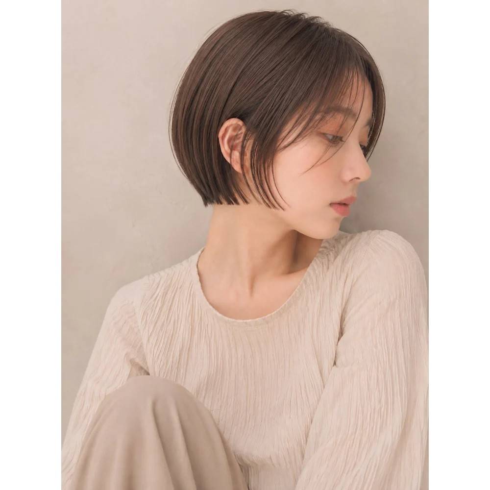 ぱつっと揃えたショートボブ
