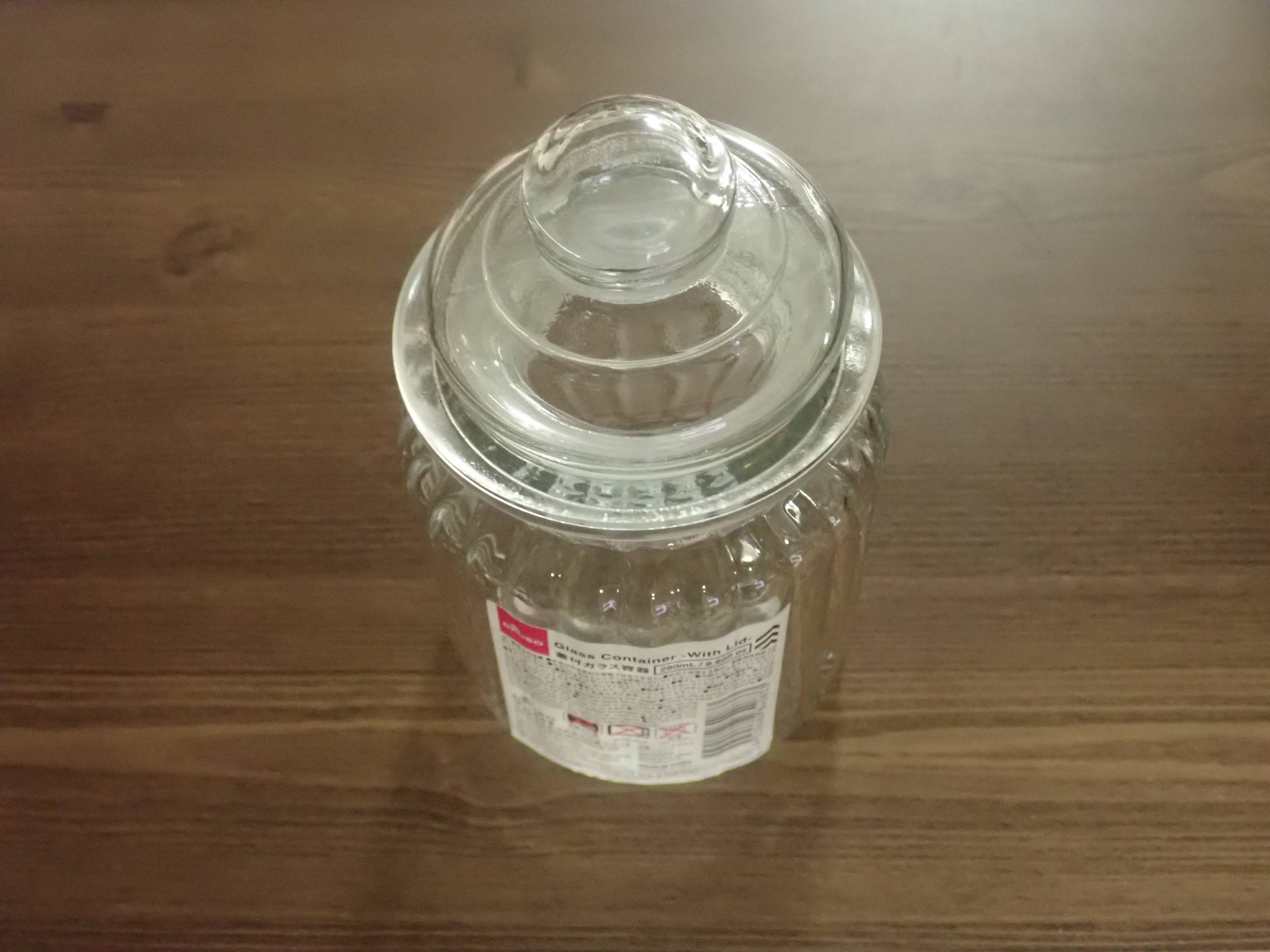 ダイソーの蓋付ガラス容器