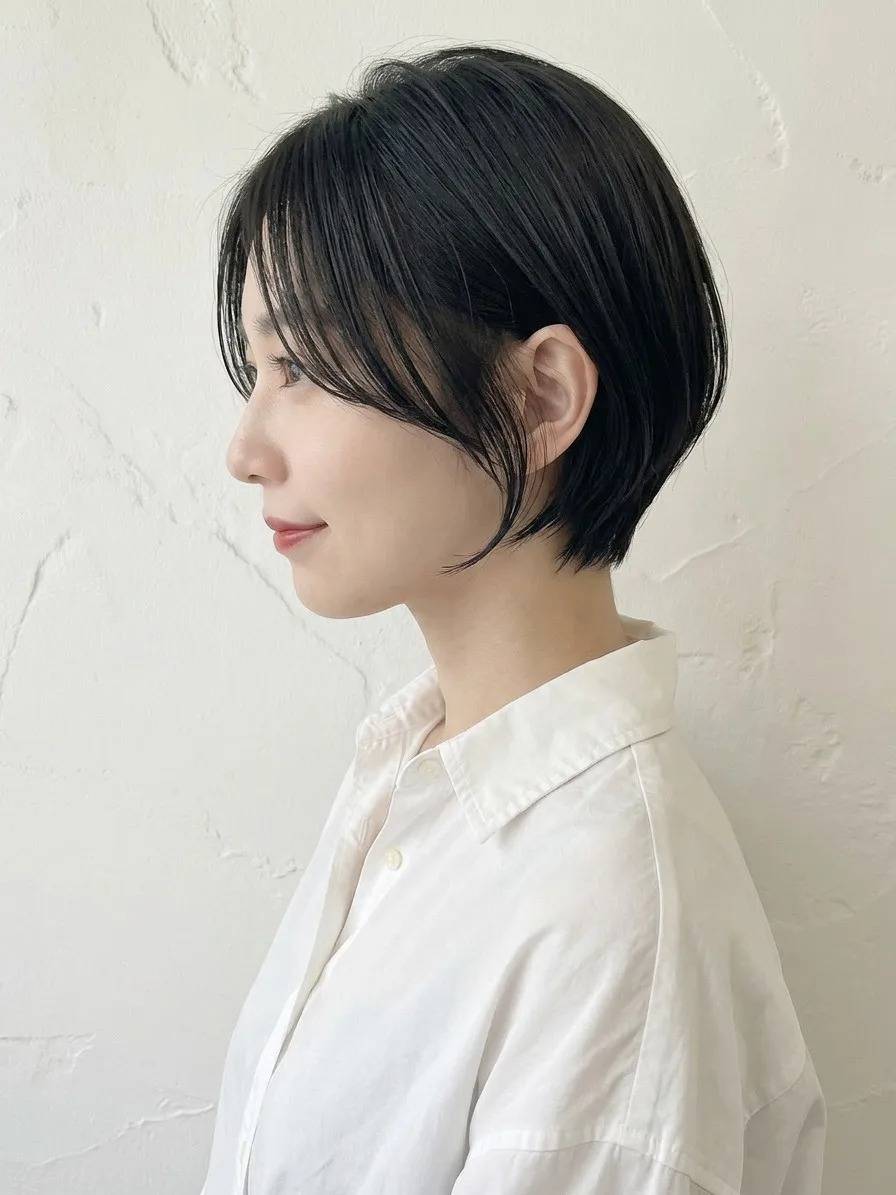 シンプル黒髪ショート