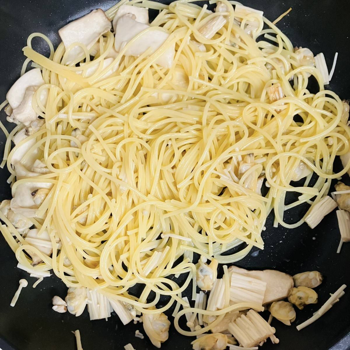 JAグループ公式の「キノコとあさりのパスタ」のレシピ