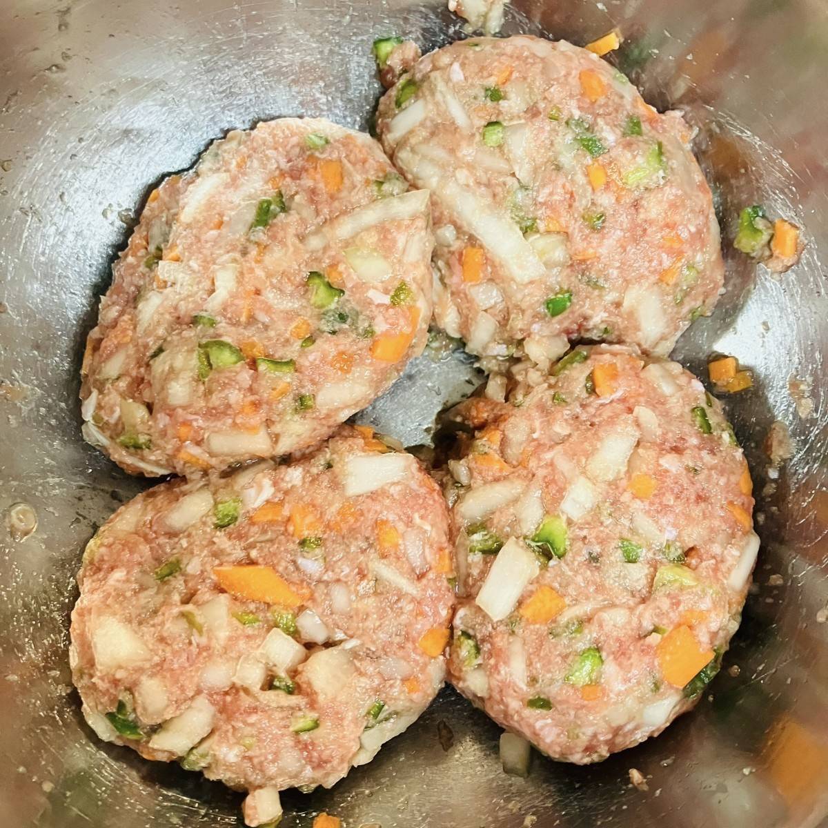 JAグループ公式の「たっぷり野菜のヘルシーハンバーグ♪」のレシピ
