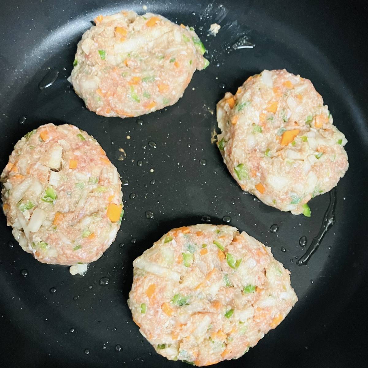 JAグループ公式の「たっぷり野菜のヘルシーハンバーグ♪」のレシピ