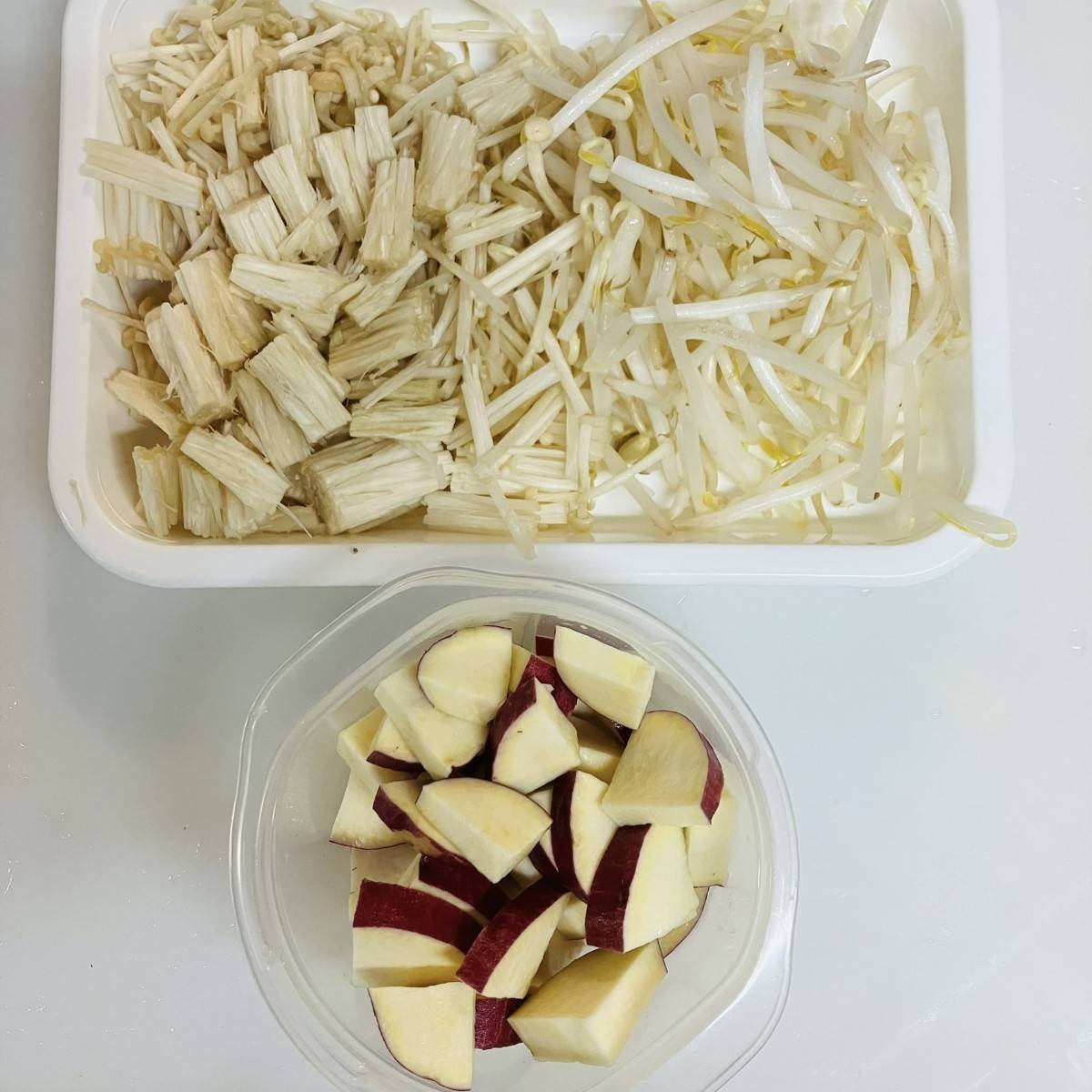 JAグループ公式の「ごま油が香る♪えのきだけとさつまいものお味噌汁」のレシピ