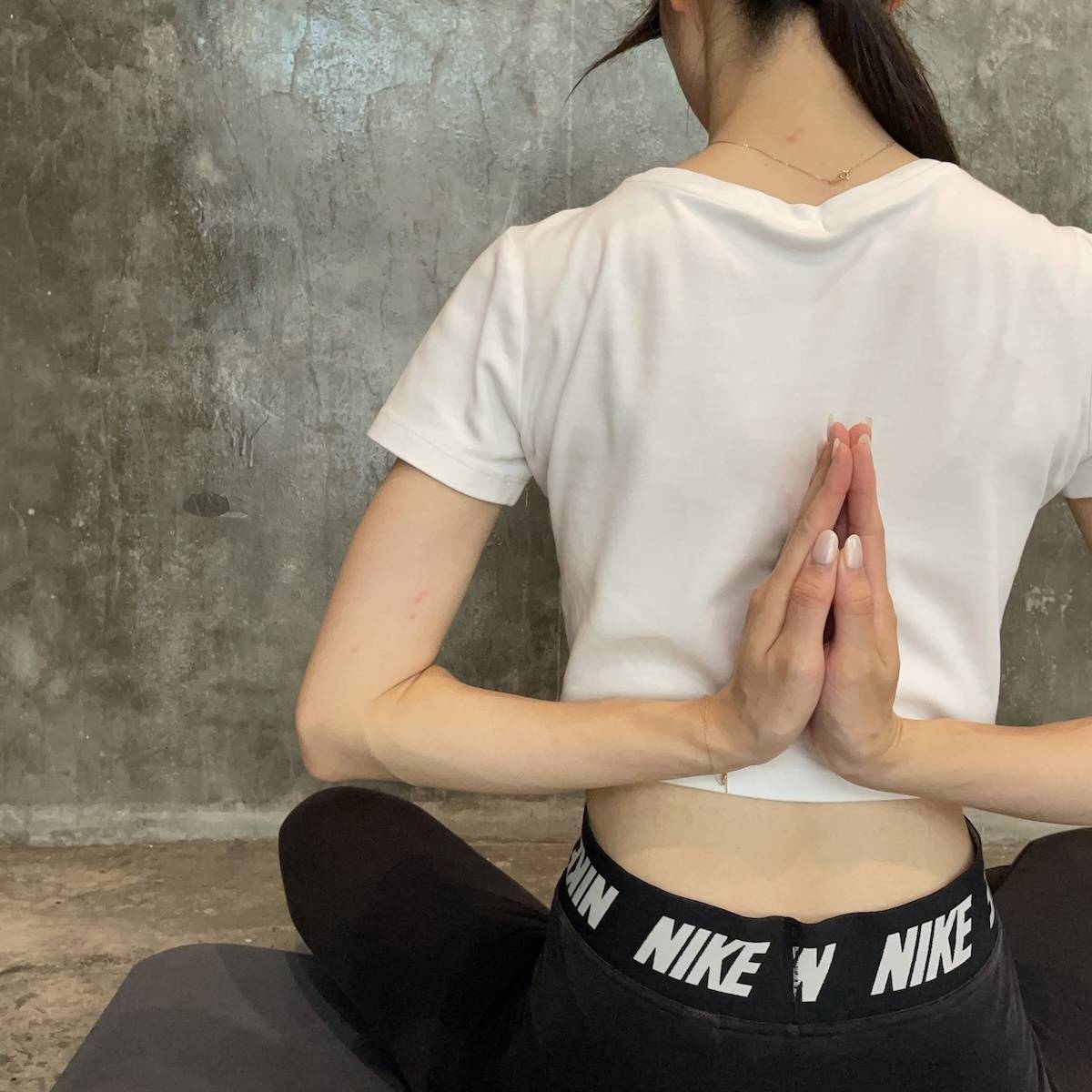 背中