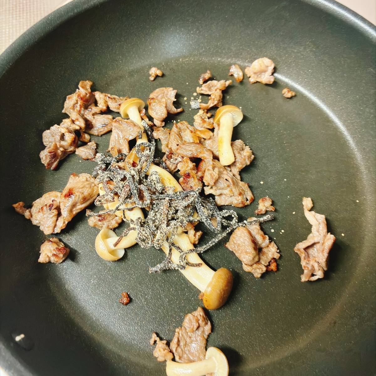 くらこん公式の「塩こんぶで豚丼弁当」のレシピ