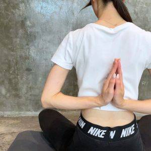 びっくりするほど気持ちいいよ。座りながらできる「肩こり」予防ストレッチ