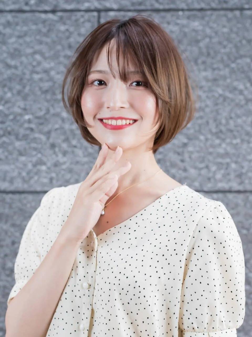シルキーベージュの丸みボブ