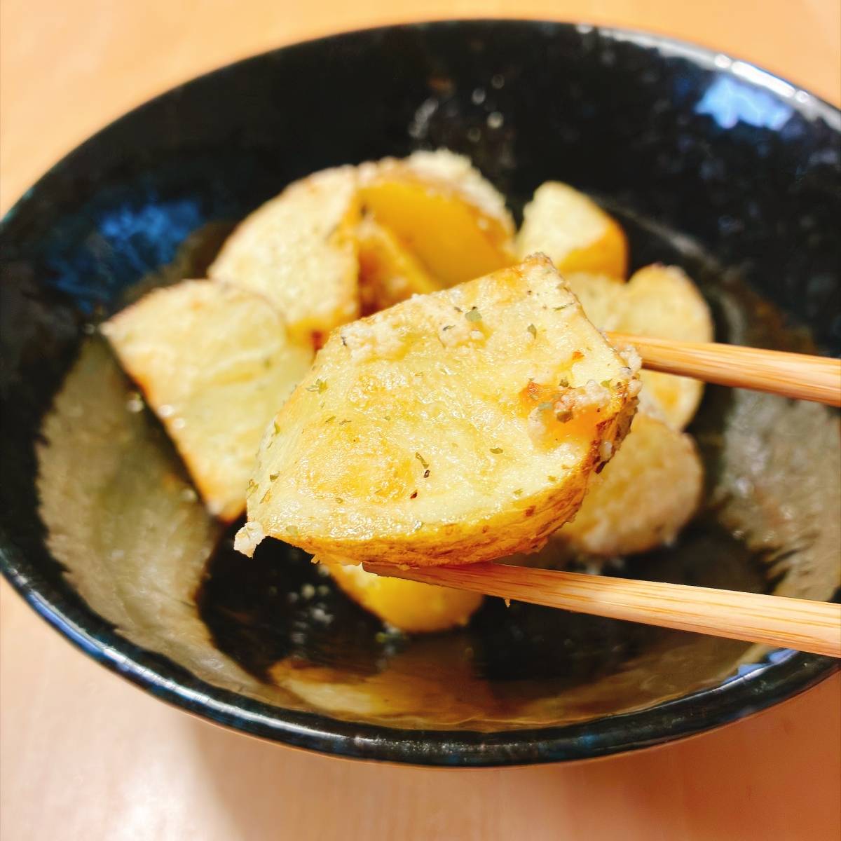JAグループ公式の「ガッツリ焼きじゃがサラダ」のレシピ