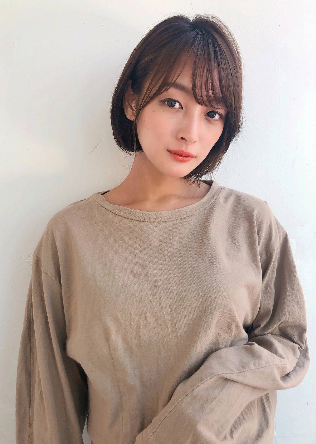 軽め前髪のシンプルボブ