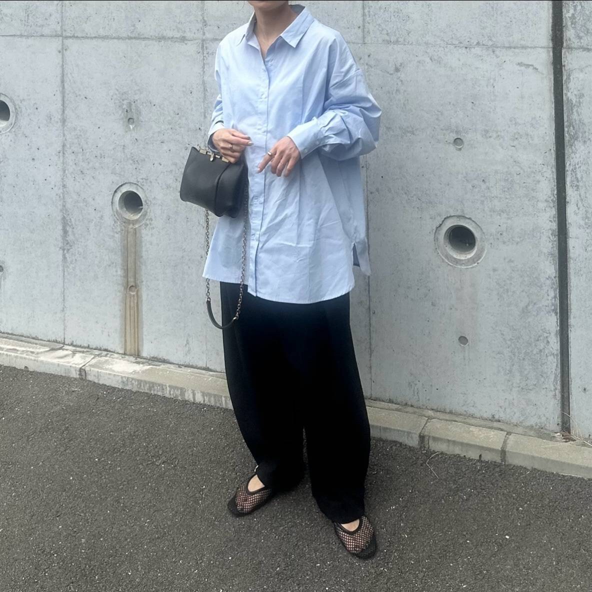 オーバーサイズのシャツを合わせる♪