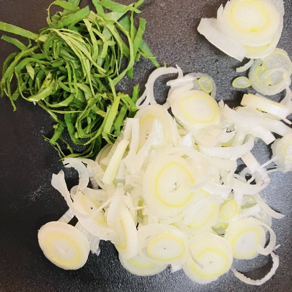マ・マー公式の「汁までおいしい！豚ねぎつけ麺」のレシピ