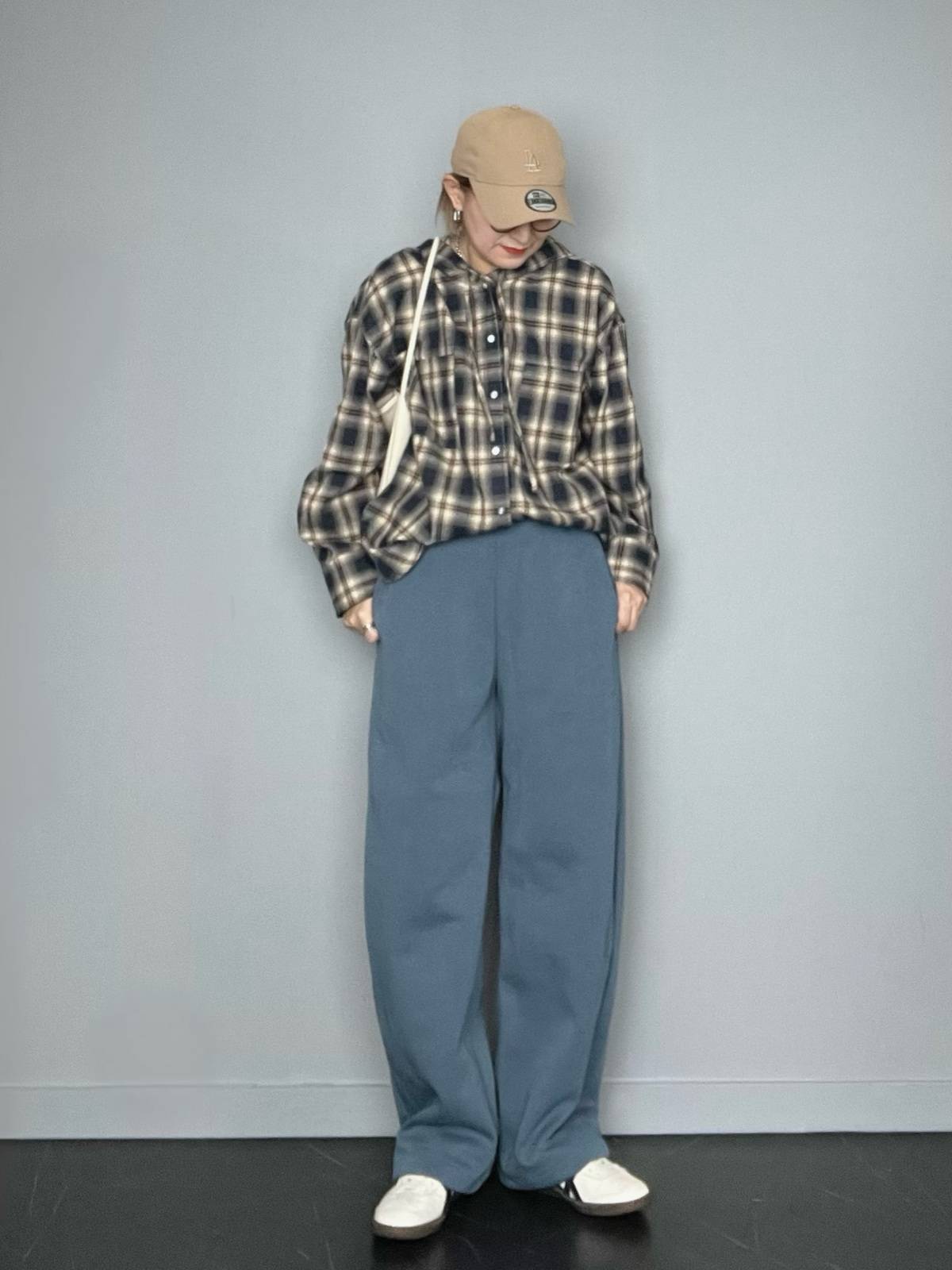 チェック柄シャツをカジュアルに着る！