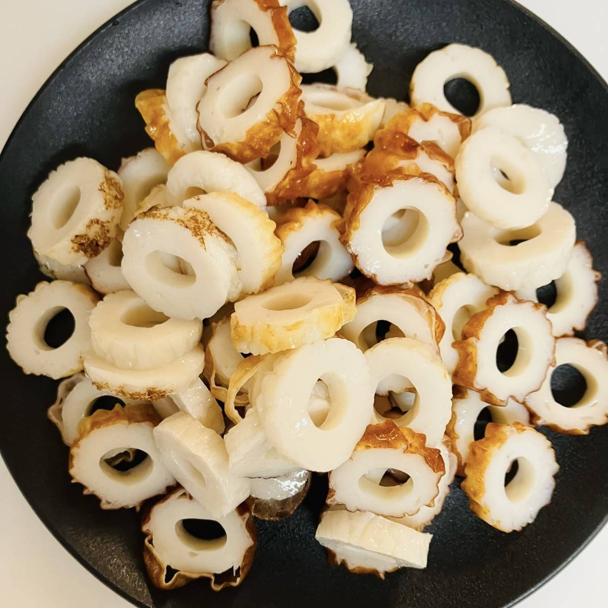 紀文公式の「焼ちくわダシときのこの炊き込みご飯」のレシピ