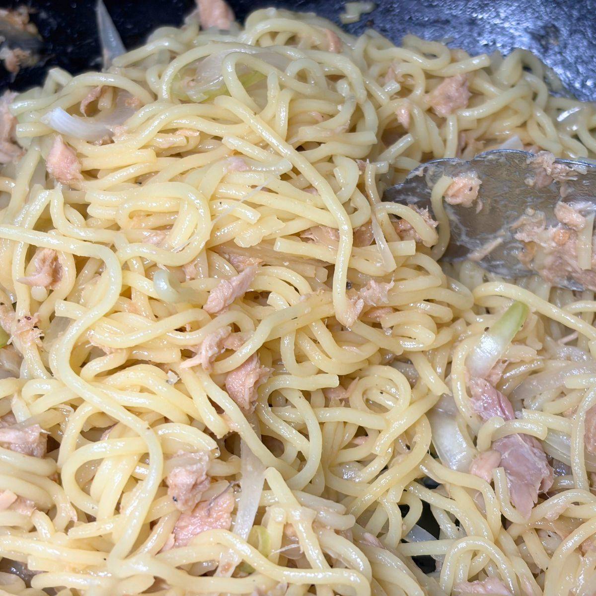 いなば公式の「ツナのエスニック焼きそば」のレシピ