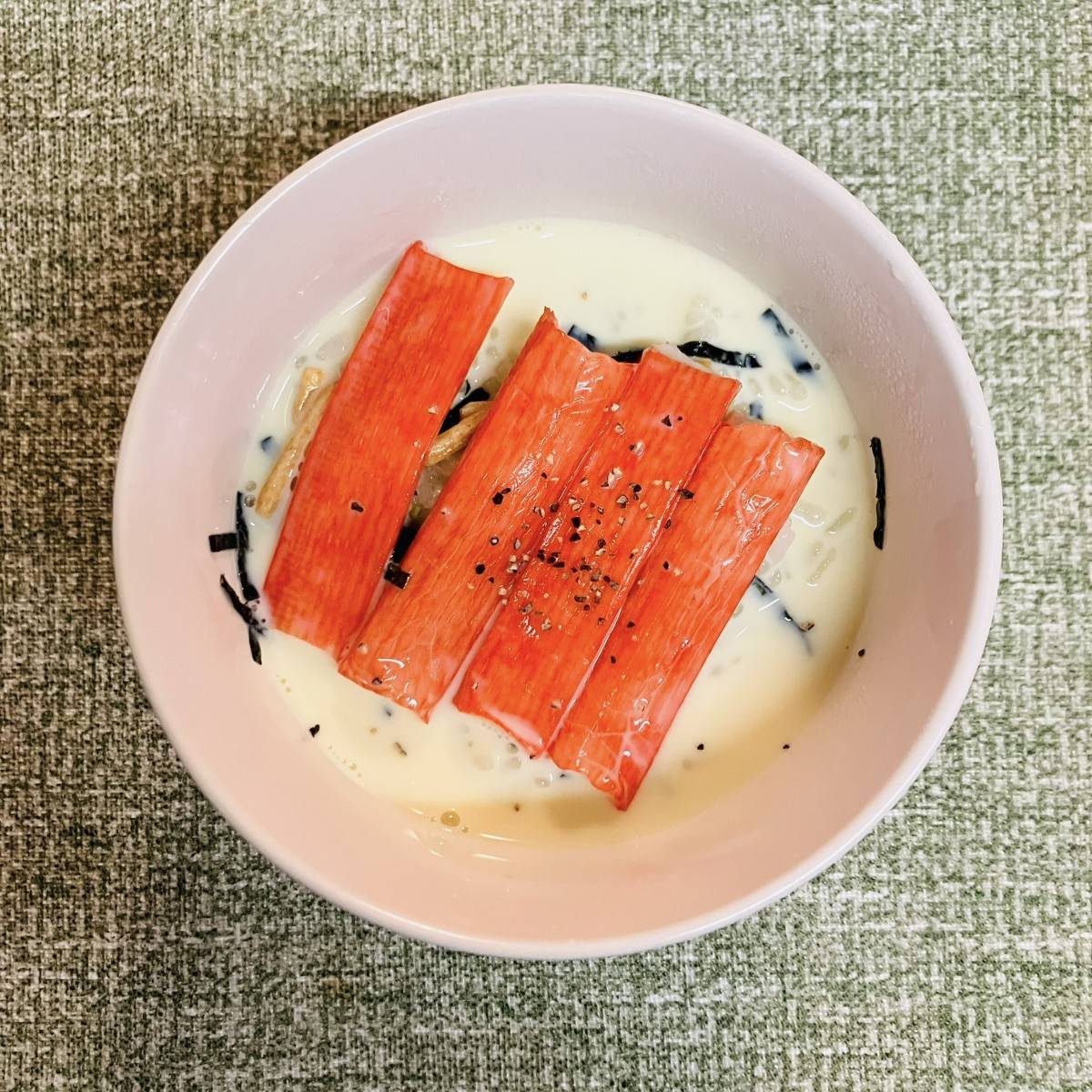 永谷園公式の「カニカマ豆乳茶づけ」のレシピ