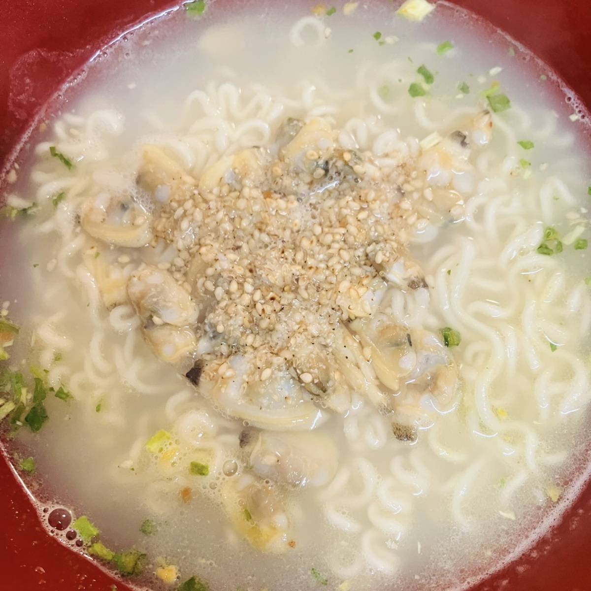 サッポロ一番公式の「ボンゴレビアンコ風塩スープラーメン」のレシピ