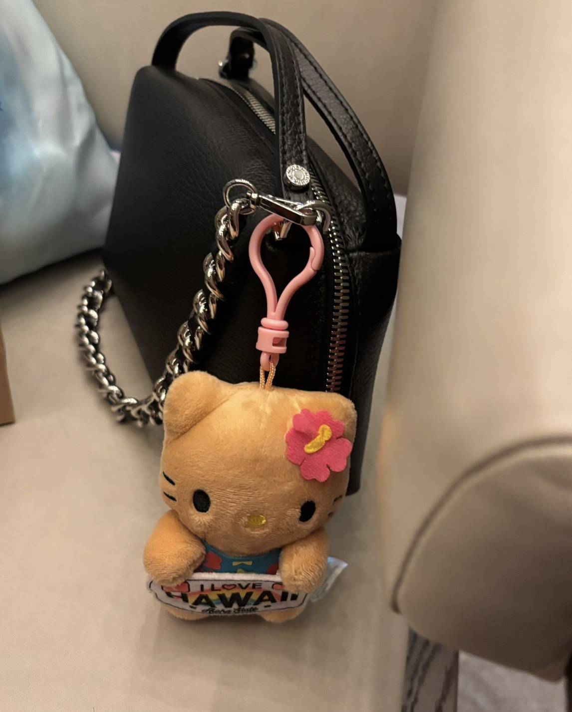 日焼けキティちゃんのバッグチャーム
