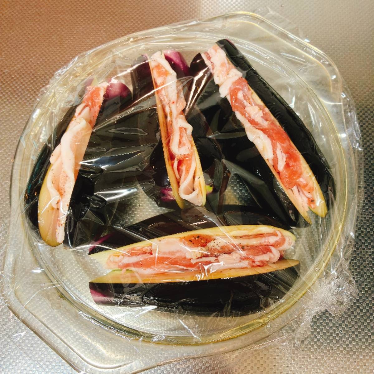 ヤマキ公式の「なすの豚バラ挟み蒸し」のレシピ