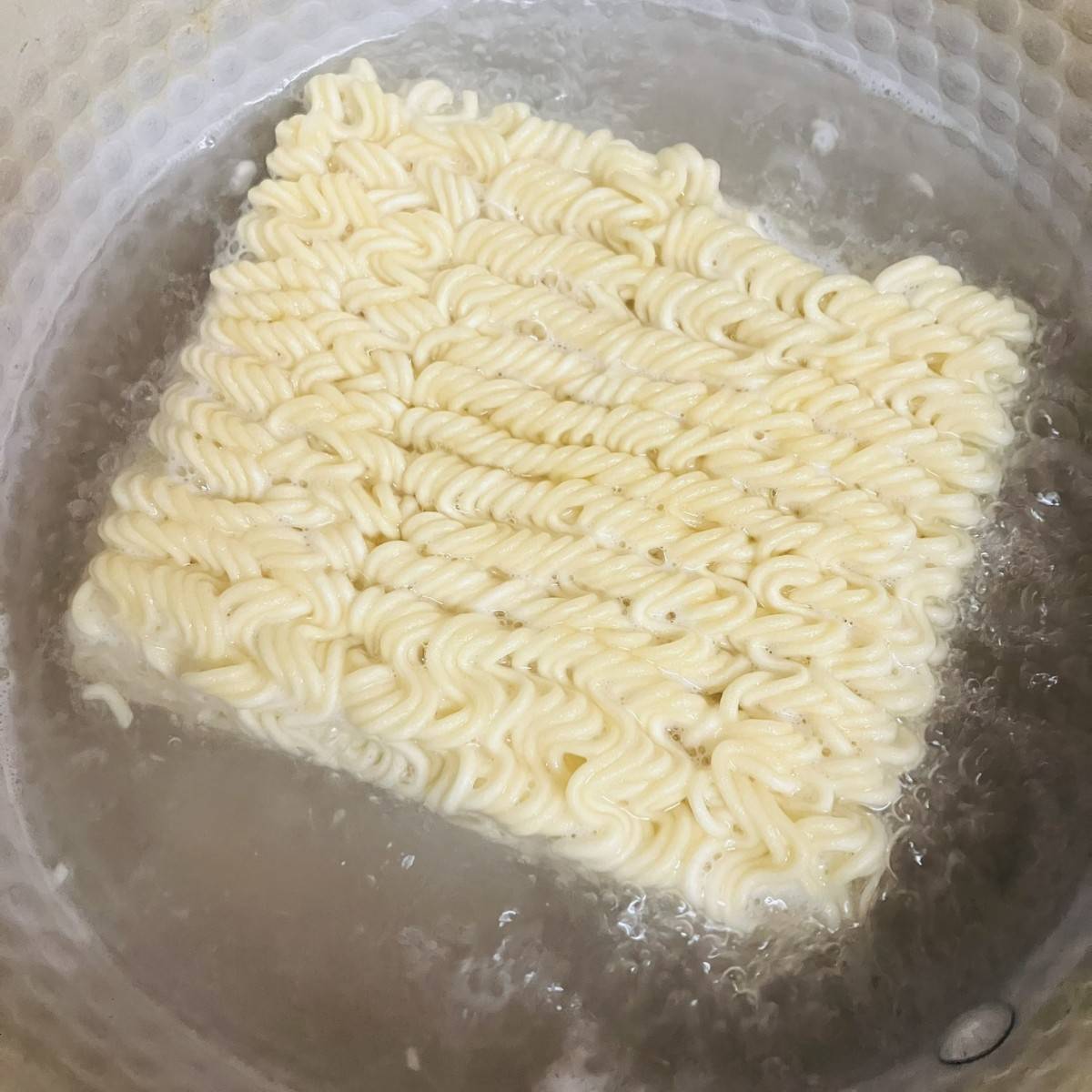 サッポロ一番公式の「ごまと薬味が香る！冷やしるラーメン」のレシピ