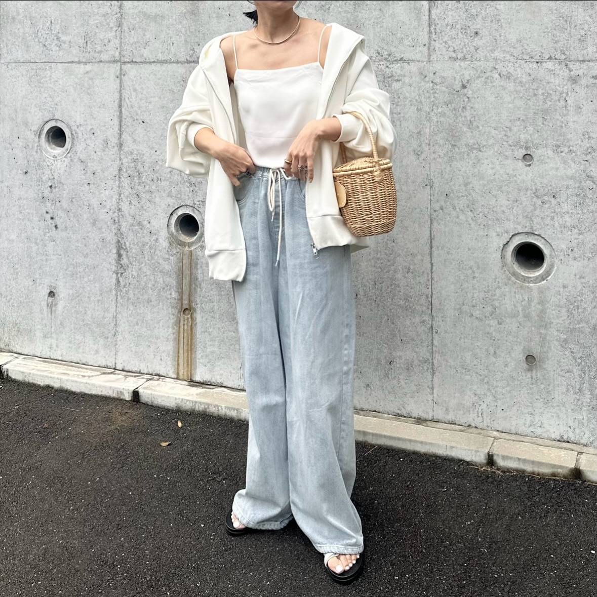 オーバーサイズのパーカーを羽織る♡