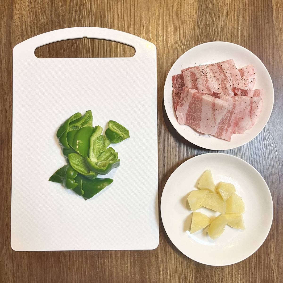 JAグループ公式の「豚じゃがピーマンのケチャップ赤ワイン煮」のレシピ