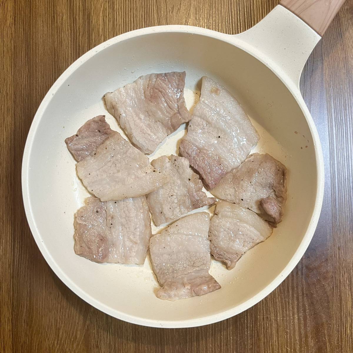 JAグループ公式の「豚じゃがピーマンのケチャップ赤ワイン煮」のレシピ